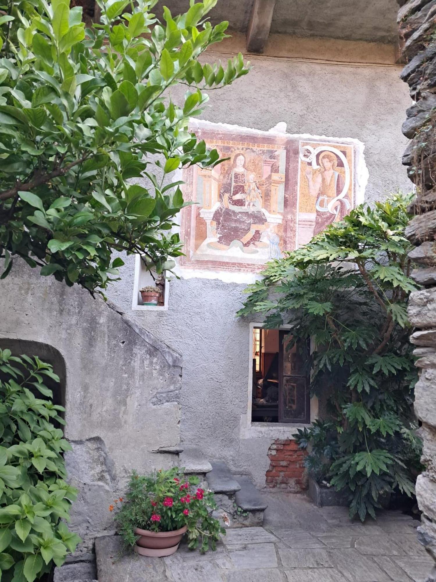 مبيت وإفطار Castelveccana Nonna Anita المظهر الخارجي الصورة