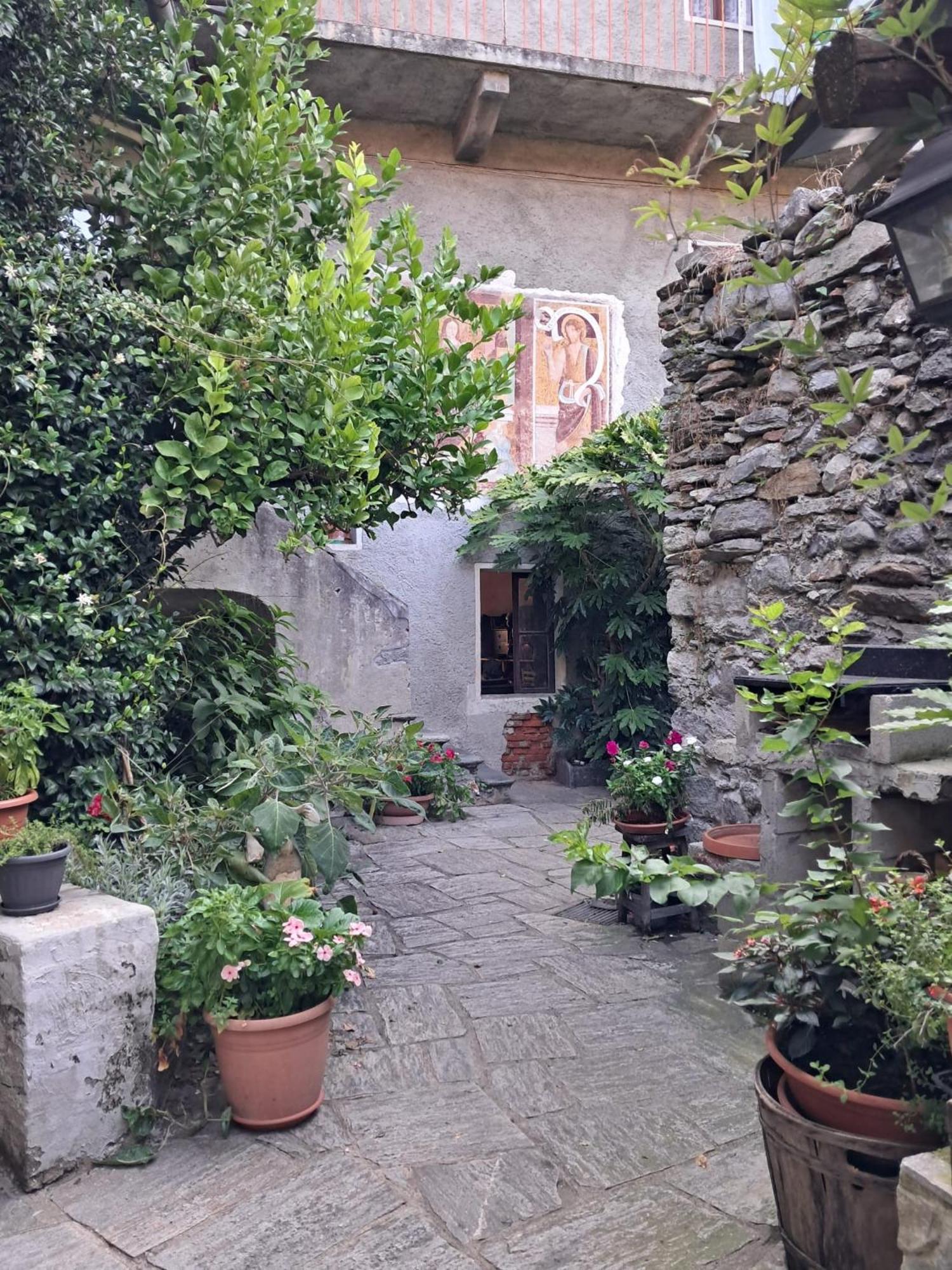 مبيت وإفطار Castelveccana Nonna Anita المظهر الخارجي الصورة