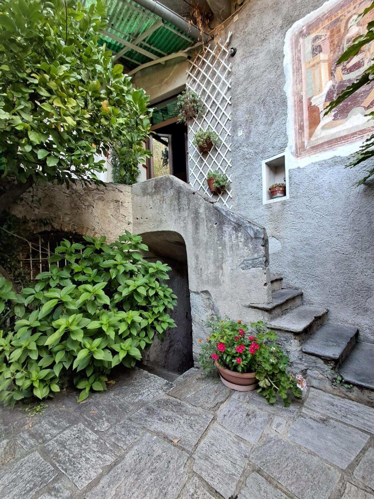 مبيت وإفطار Castelveccana Nonna Anita المظهر الخارجي الصورة